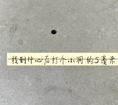 新北瓷砖空鼓维修公司专业解答在瓷砖铺贴过程中，如果砂料搅拌不均匀，将会带来以下问题